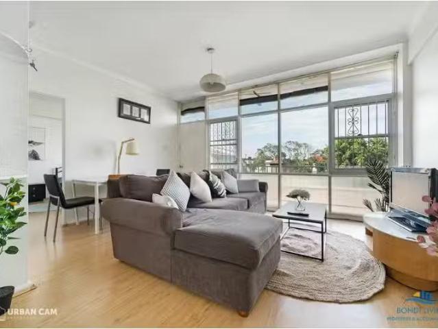 Charming 2 BR 83 Old South Head Rd, Bondi Junction Apartment f.