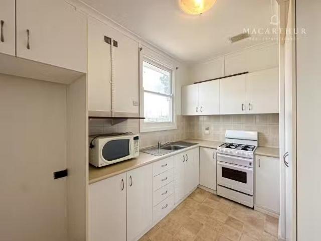 Unique 2 BR 8 Margaret Avenue, Mount Austin House for rent Li.