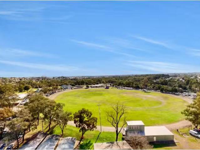 Deal! 2 BR 901/13 De Clambe Drive, Castle Hill Apartment for r.