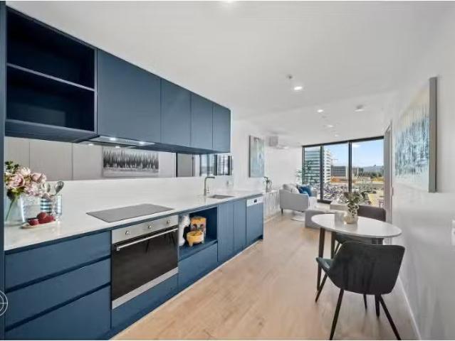 Rental! 2 BR 902/81 Cooyong Street, Reid Apartment for rent L.