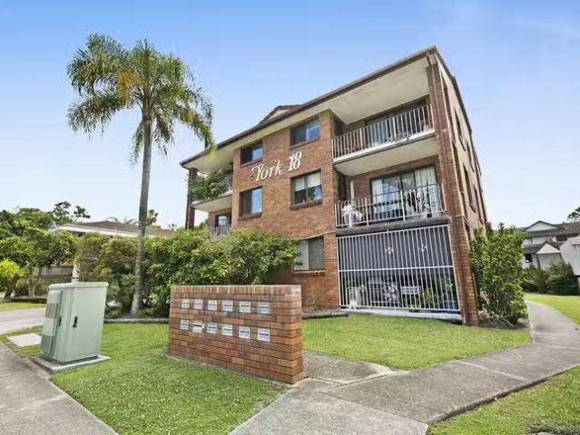 Rental! 2 BR 9/18 Garden Street, Southport, QLD 4215