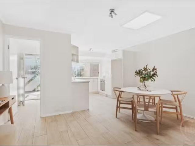 Deal! 2 BR 9/1 Edwell Place, Lyneham Apartment for rent Liste.