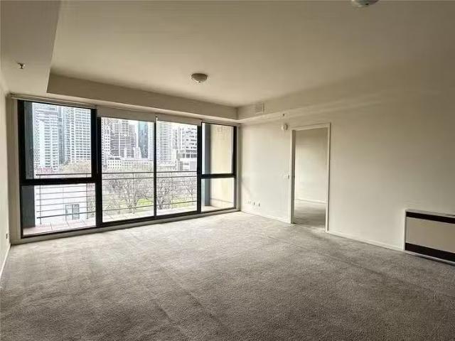 Cheap 2 BR 92/33 Jeffcott Street, West Melbourne, VIC 3003