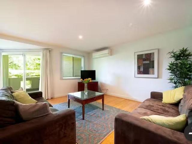 Nice 2 BR 93/5 Empire Circuit, FORREST Apartment for rent Lis.