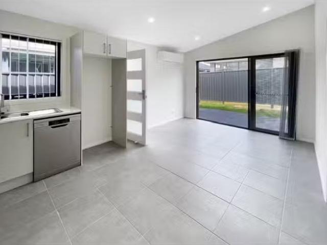 Cheap 2 BR 9a Teale Circuit, Tahmoor Apartment for rent Liste.