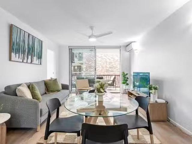 Cozy 2 BR Garrick Terrace