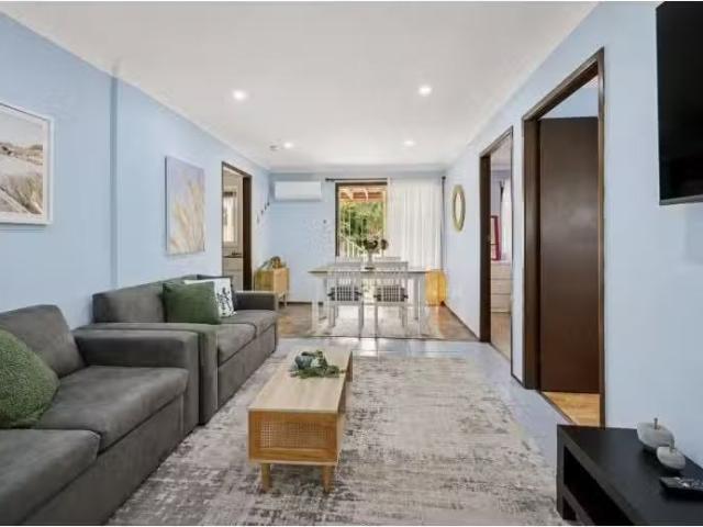 Cheap 2 BR Downstairs/8 Campbell Pde, Mannering Park Apartment.