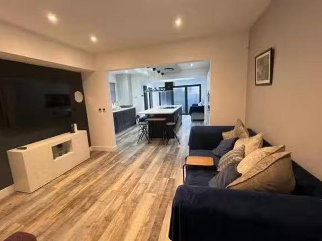 Cozy 2 BR Earl Road