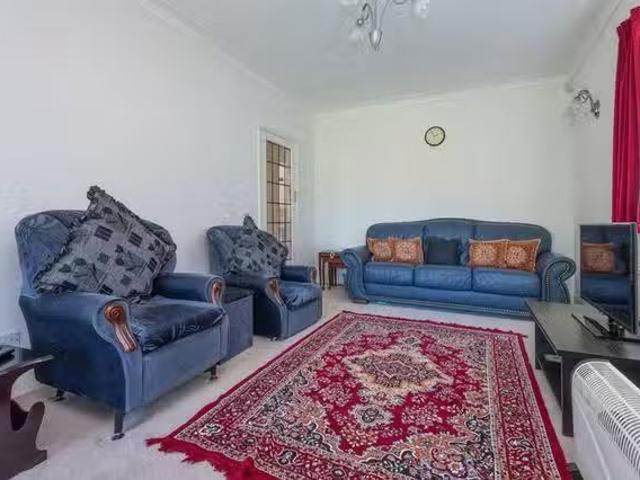 Nice 2 BR Ewellhurst Road