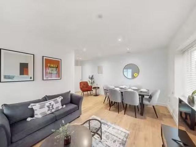 New 2 BR Kingsland High Street