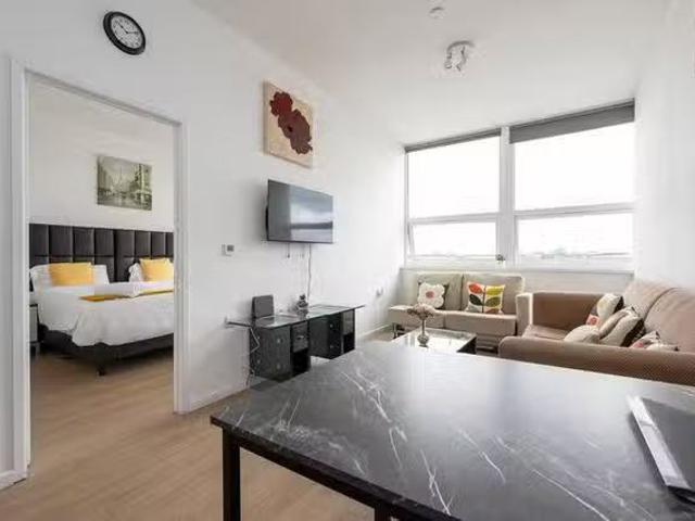 Charming 2 BR Halfords Lane