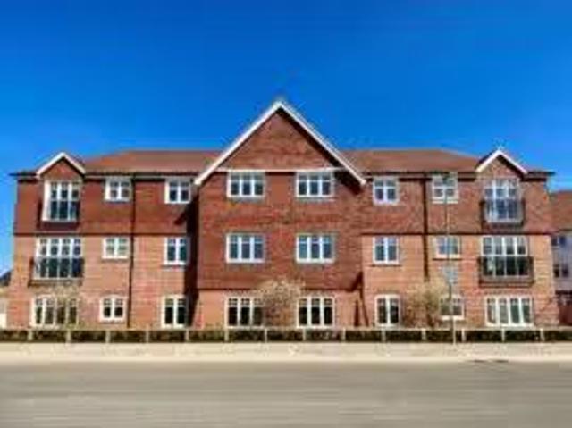 Unique 2 BR Property & Houses to Rent: Thistle House, Emerald.