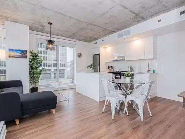 Nice 2 BR Rue Saint Hubert