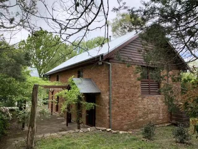 Cheap 2 BR The Barn/62 Church Road, MOSS VALE House for rent.