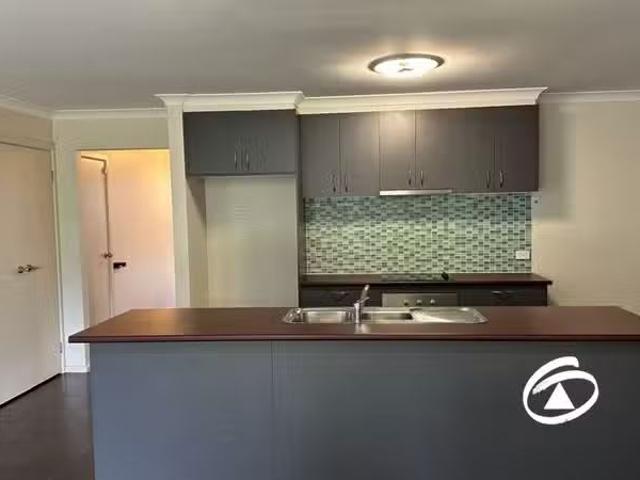 Cheap 2 Danita Way, Cranbourne West VIC 3977