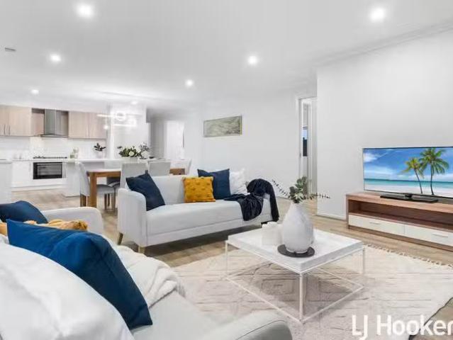 Rental! 2 Falconer Court, Clyde North, VIC 3978