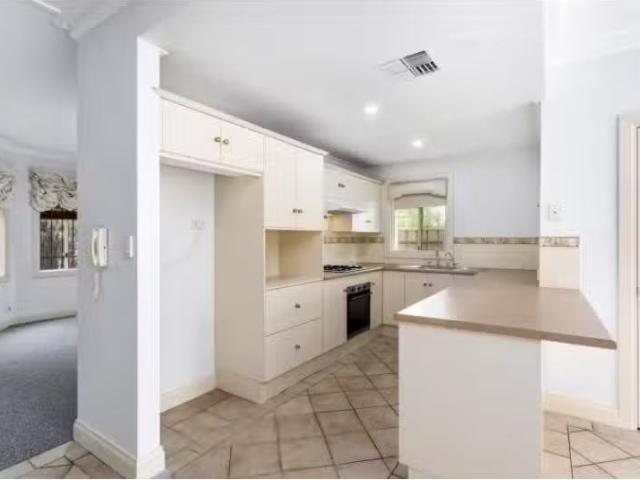 Cheap 2 Farrow Place, Mile End Townhouse for rent Listed by A.