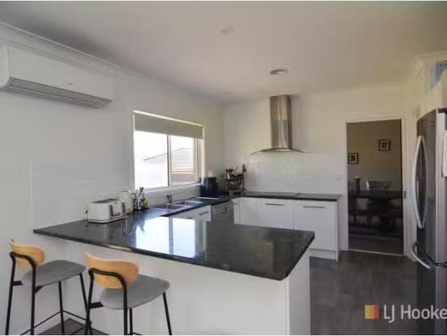 Unique 2 Kirby Avenue, Lithgow House for rent Listed by Lynet.