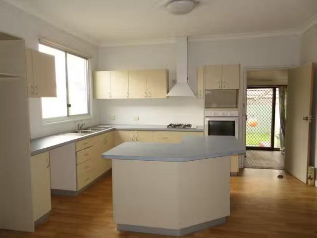 Deal! 2 Peake Street, WEST BUSSELTON, WA 6280 House for Rent