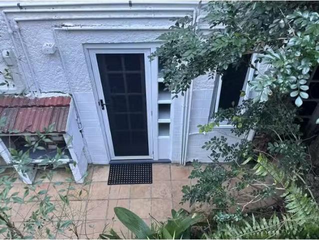 Unique 2B/70 Cambridge Street, Red Hill Apartment for rent Li.