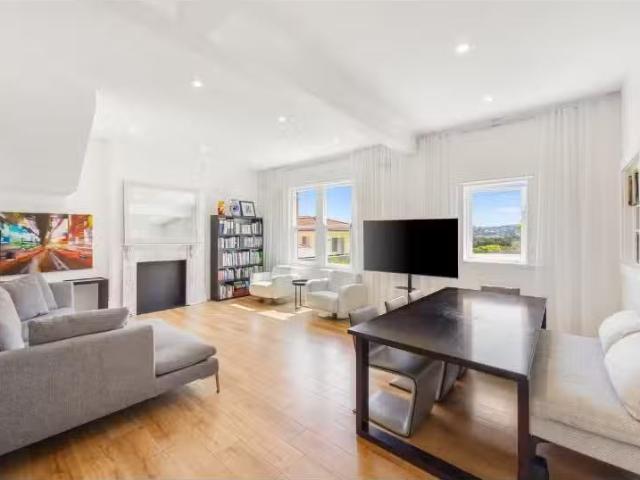 For Rent! 2B Roscoe Street, Bondi Beach Townhouse for rent Li.