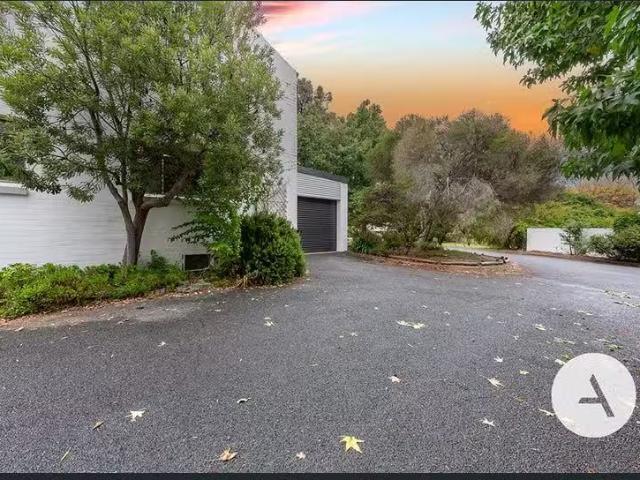 Charming 34 Grayson St, Hackett Townhouse for rent Listed by.