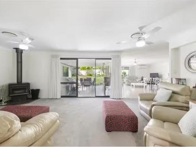 Nice 34 Waikiki Road, Bonnells Bay House for rent Listed by J.