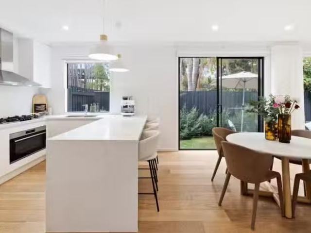Cozy 3/4 Williams Street, Mentone VIC 3194 Unit Auction