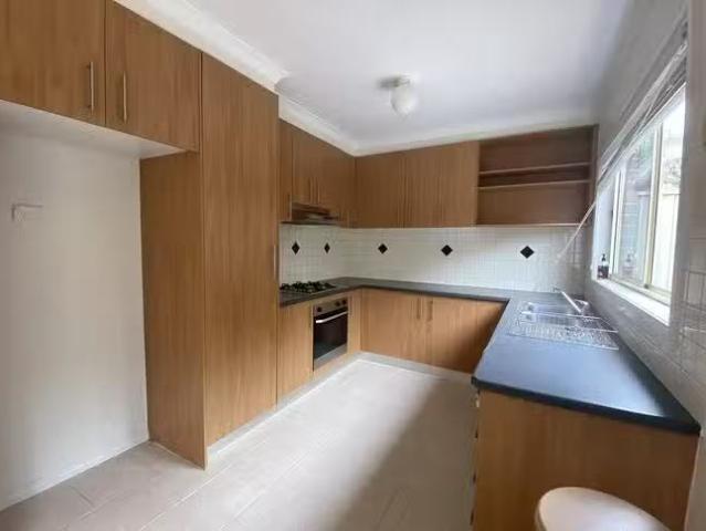 Cheap 3/5 Carrington Street, Sydenham, VIC 3037