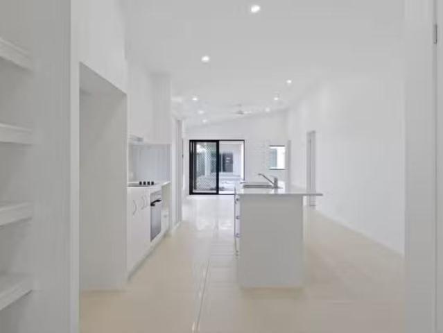 Nice 35 Hotham Crescent, BANYA, QLD 4551 House for Rent