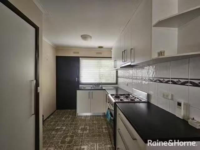 Cozy 3/66 68 Avondale Avenue, St Albans, VIC 3021
