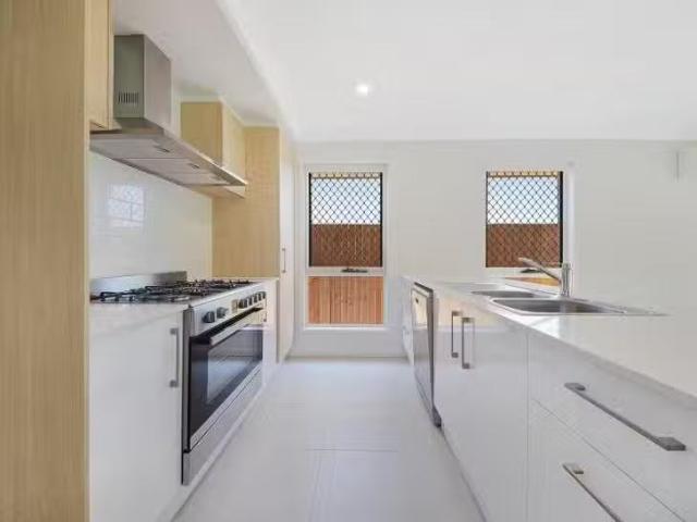 Charming 36 Kingsdale Avenue, Thornlands, QLD 4164