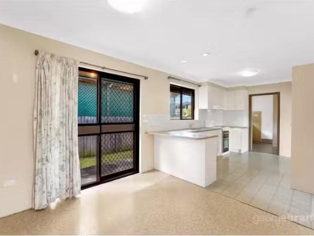 Cozy 36 Renown Street, Wamberal House for rent Listed by Jess.