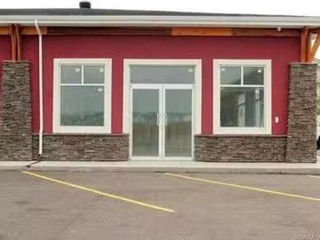 Charming 370 49 Hinshaw Drive, Sylvan Lake, AB, T4S 0K5 comm.