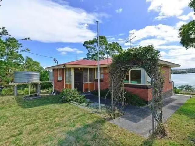 Charming 37 Midden Road, Primrose Sands, TAS 7173