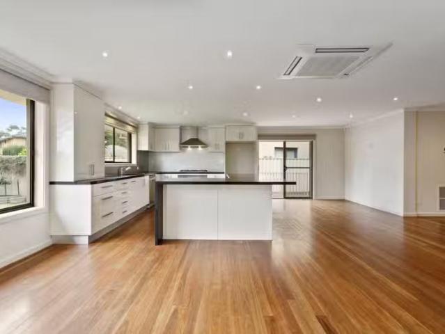 Nice 37 Jackman Crescent, Keilor VIC 3036