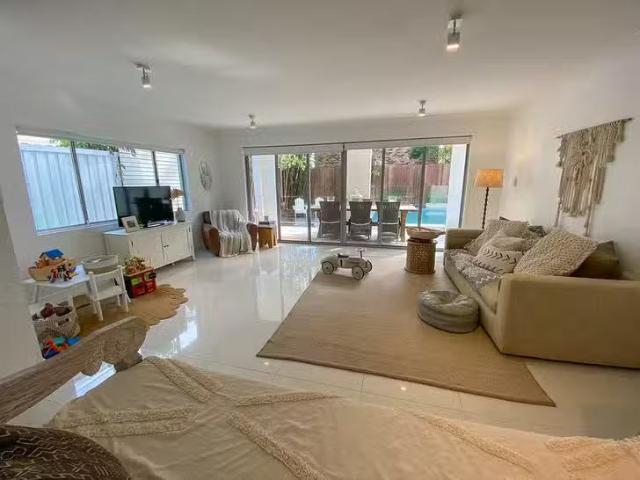 Cheap 37 Tamborine Street, Mermaid Beach, QLD 4218