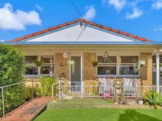 Just in! 38 Bolton Street, Coolangatta, QLD 4225