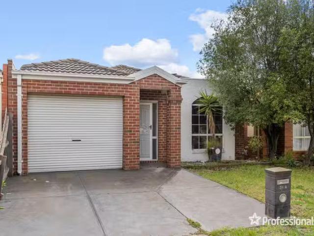 Nice 38a Bungarim Wynd, Sydenham VIC 3037