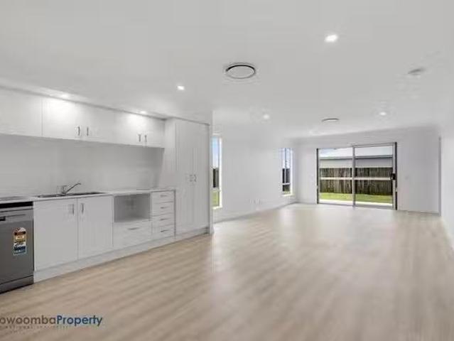 For Rent! 39 Abbeyfeale Circuit, Meringandan West, QLD 4352