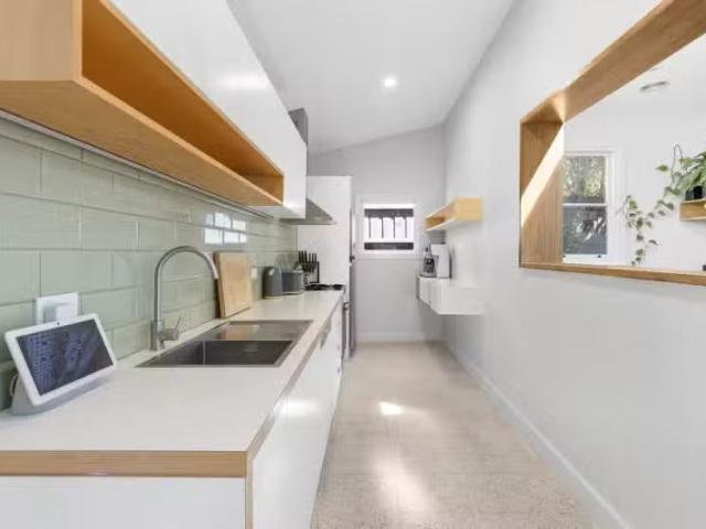 Deal! 39 Robbs Road, West Footscray VIC 3012