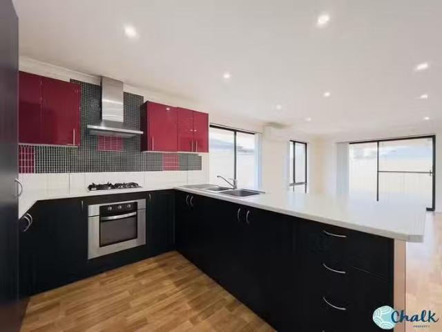 Unique 30 Moston Crescent, Bertram, WA 6167