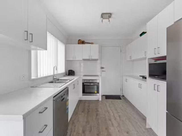 For Rent! 30 Spring Valley Avenue, Gorokan House for rent Lis.