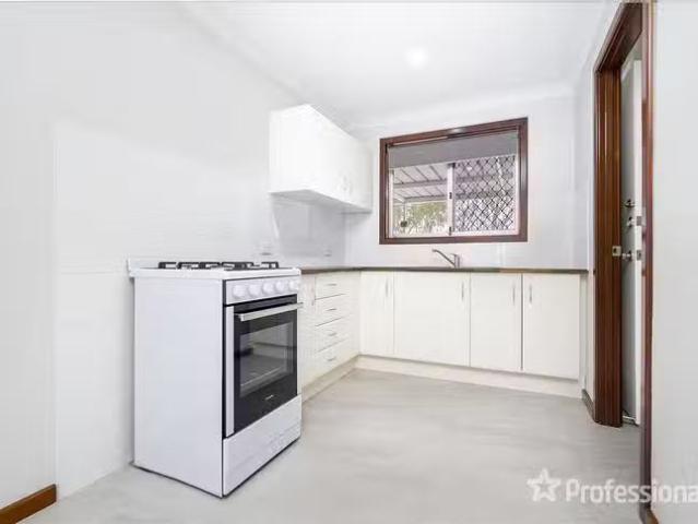 Cozy 3/11 Kenny Crescent, Rangeway, WA 6530
