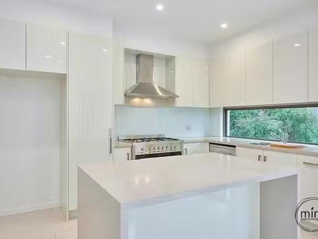 For Rent! 3/121 Kilby Road, Kew East, VIC 3102