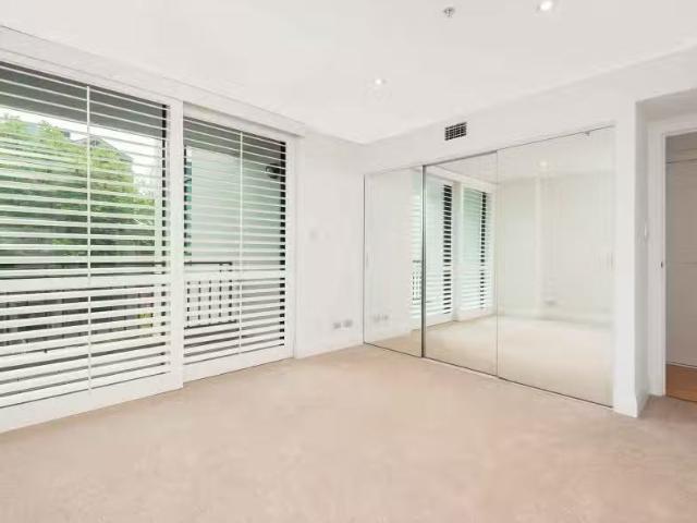 Cozy 31/237 Miller Street, North Sydney NSW 2060