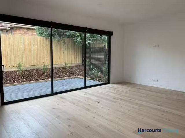 Charming 3/16 Rosa Street, TEMPLESTOWE LOWER, VIC 3107 Townh.