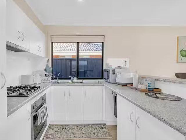 Nice 31 Mendota Avenue, Andrews Farm, SA 5114