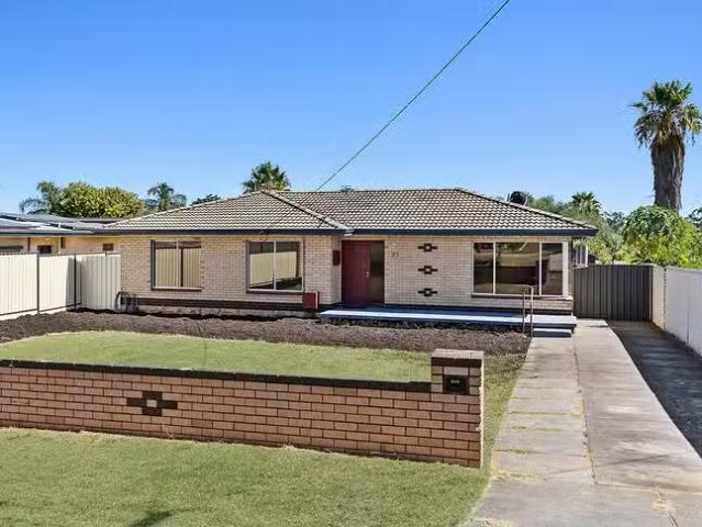 Nice 31 Orelia Avenue, Orelia, WA 6167