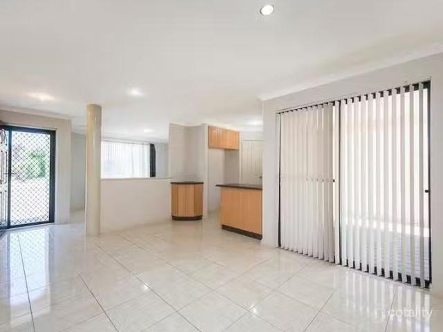 Just in! 3/1 Havenvale Crescent, Dianella, WA 6059